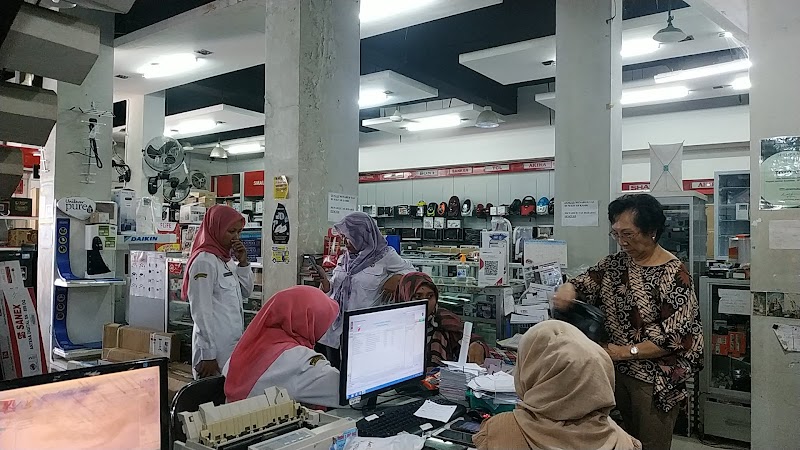 Utama Elektronik: Jalan Sudirman yang Menyimpan Kebahagiaan Elektronik